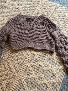 Hera Collection Cropped V-Neck Sweater - Taupe